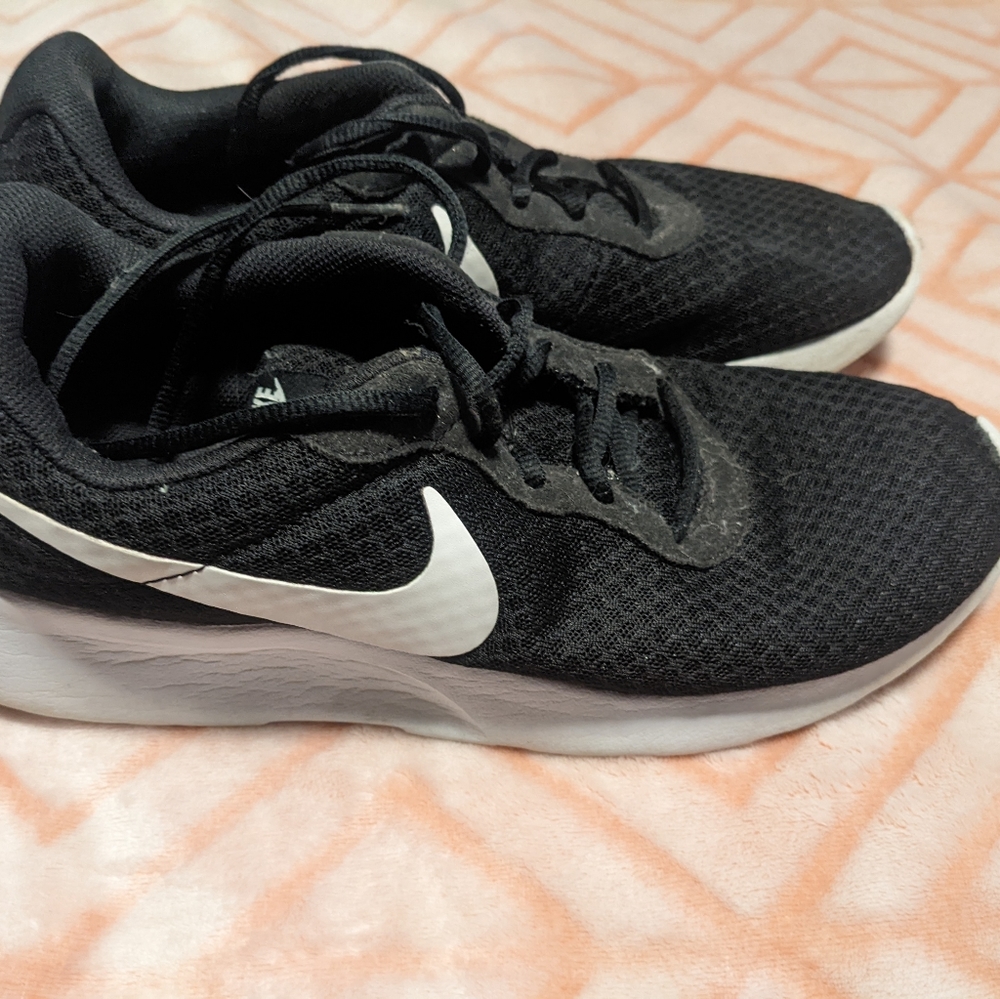 Nike tennis shoes